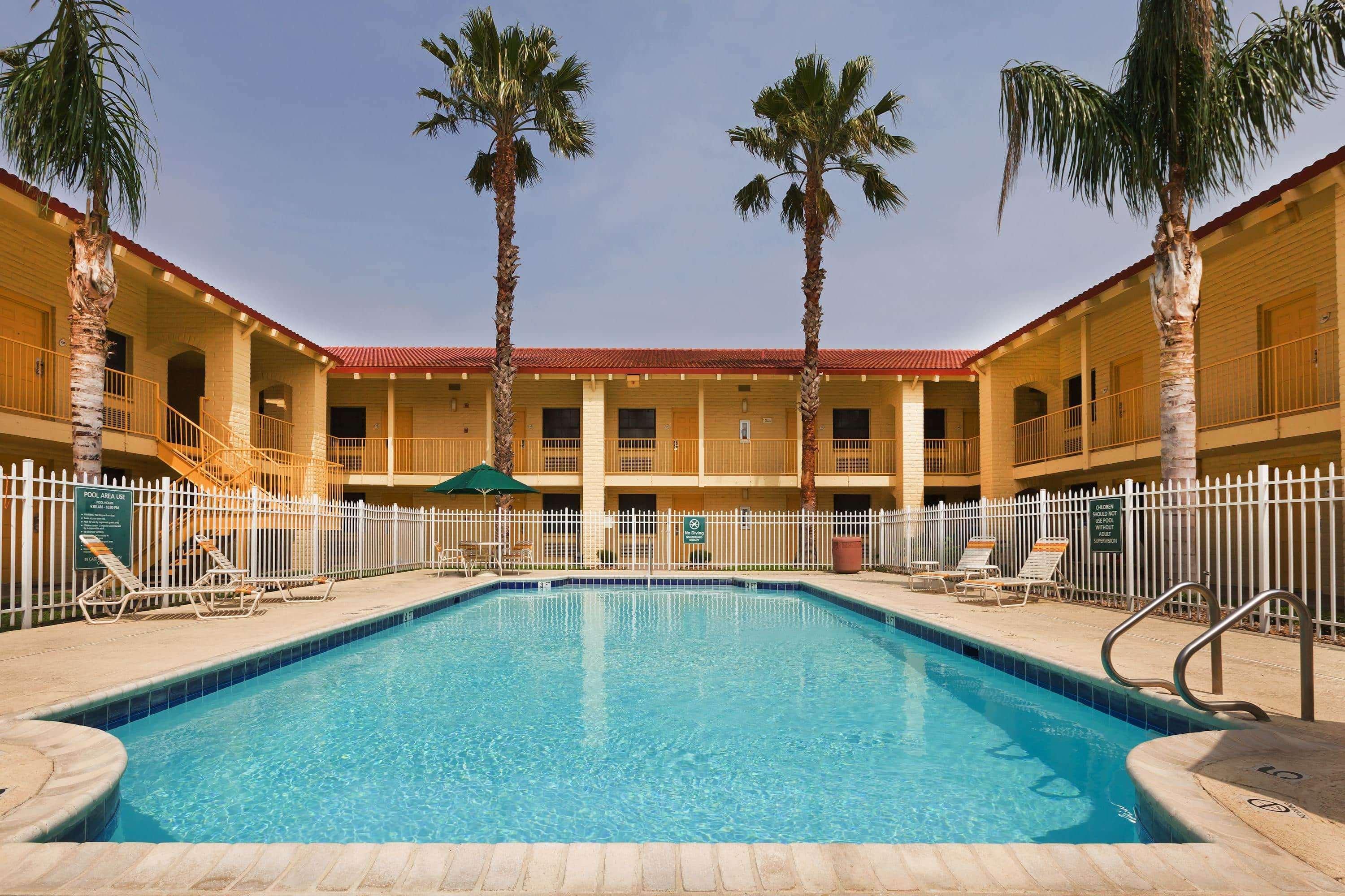 La Quinta Inn By Wyndham Victoria Εξωτερικό φωτογραφία