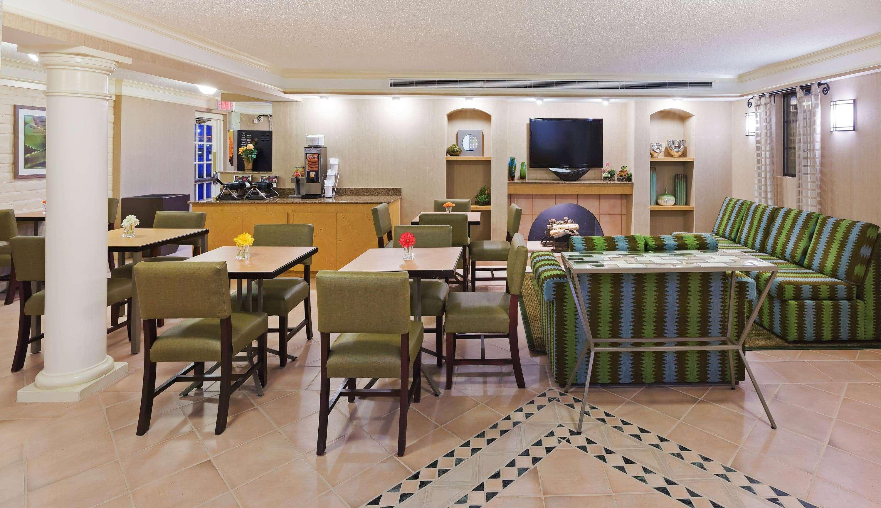 La Quinta Inn By Wyndham Victoria Εξωτερικό φωτογραφία