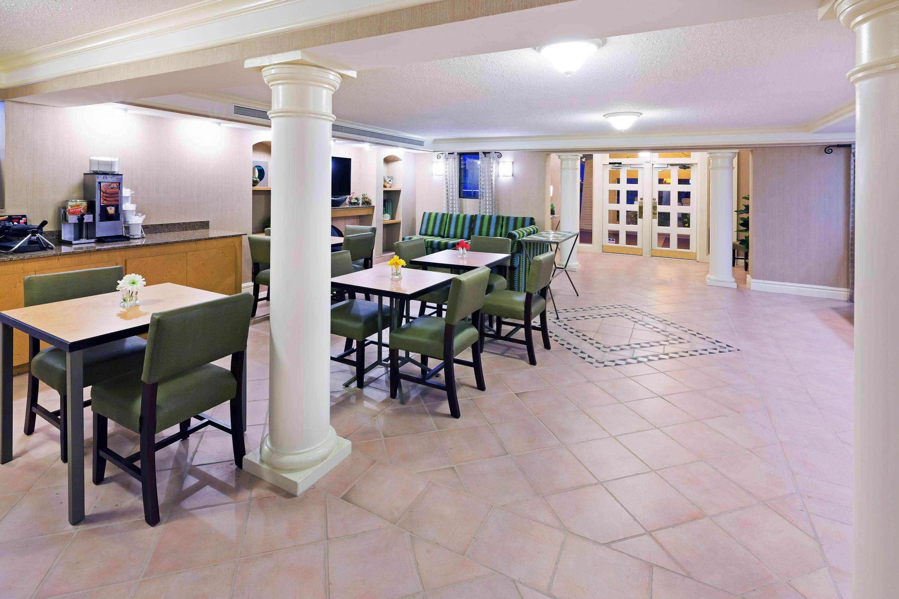 La Quinta Inn By Wyndham Victoria Εξωτερικό φωτογραφία