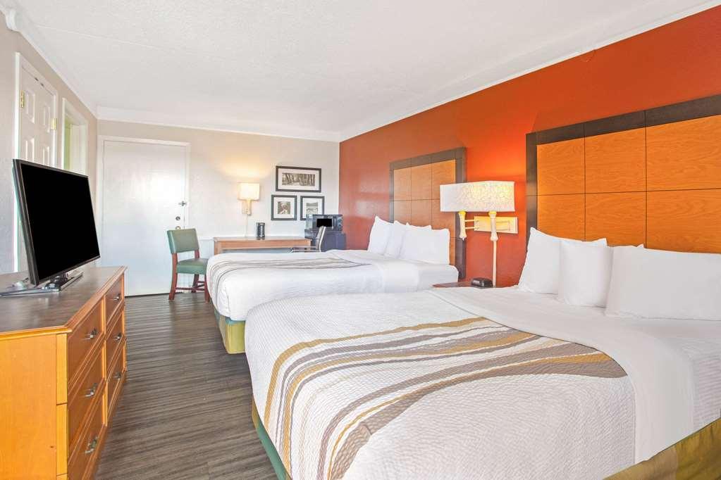 La Quinta Inn By Wyndham Victoria Δωμάτιο φωτογραφία