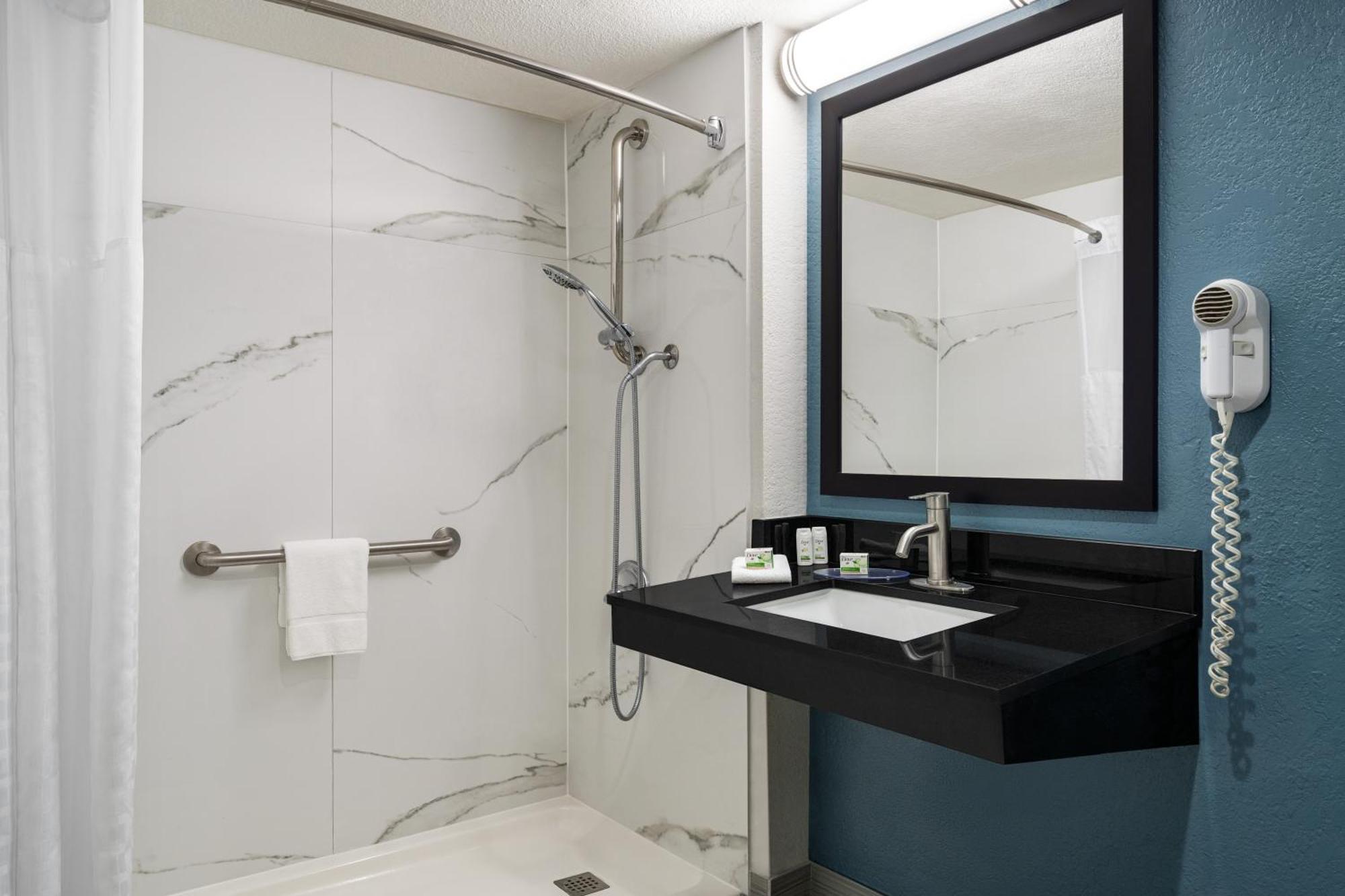La Quinta Inn By Wyndham Victoria Εξωτερικό φωτογραφία