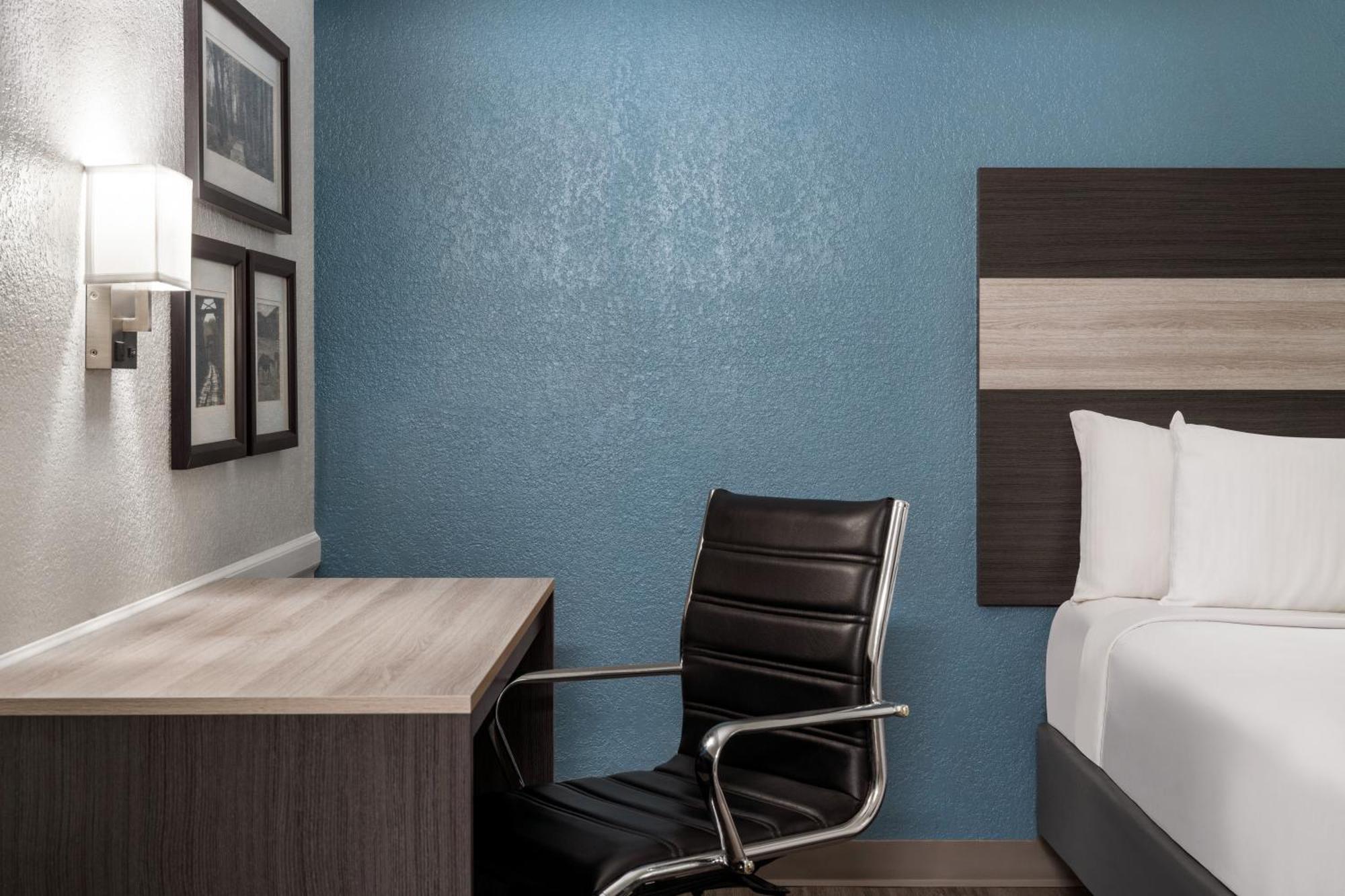 La Quinta Inn By Wyndham Victoria Εξωτερικό φωτογραφία