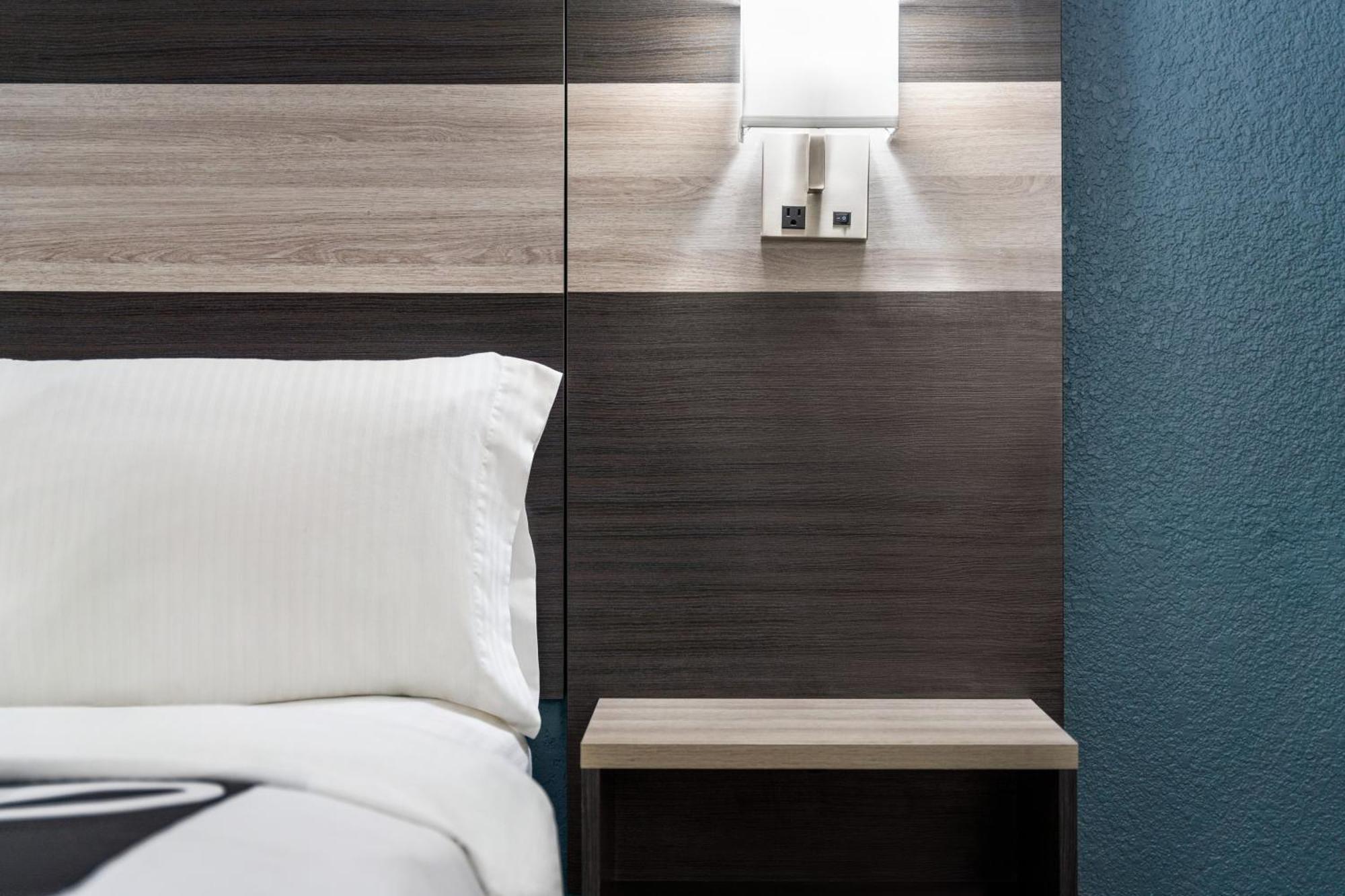 La Quinta Inn By Wyndham Victoria Εξωτερικό φωτογραφία