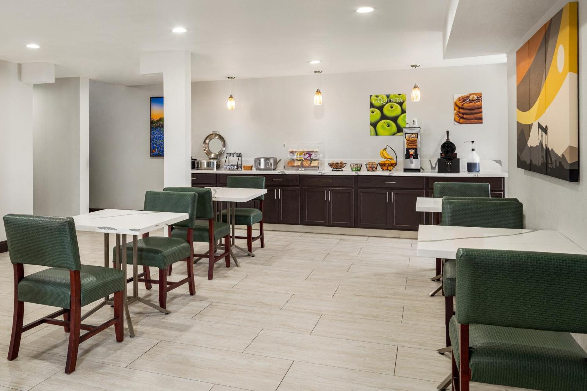 La Quinta Inn By Wyndham Victoria Εξωτερικό φωτογραφία